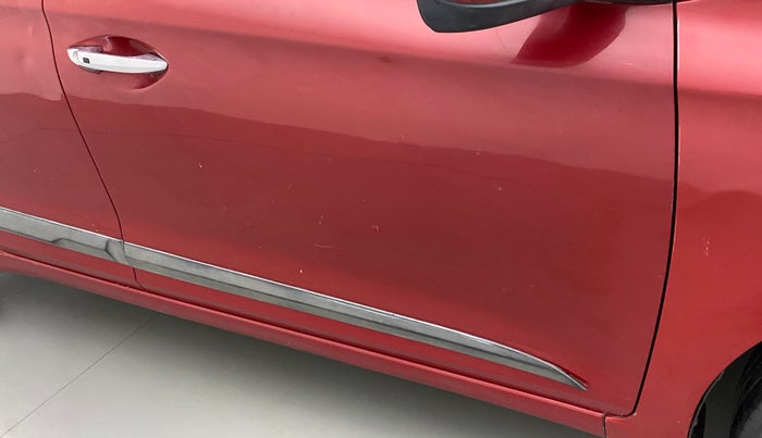 2014 Hyundai Elite i20 ASTA 1.2, CNG, Manual, 1,07,493 km, Driver-side door - Minor scratches