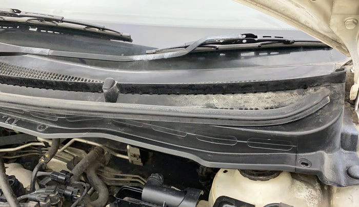 2011 Hyundai i20 MAGNA (O) 1.2, Petrol, Manual, 41,576 km, Bonnet (hood) - Cowl vent panel has minor damage