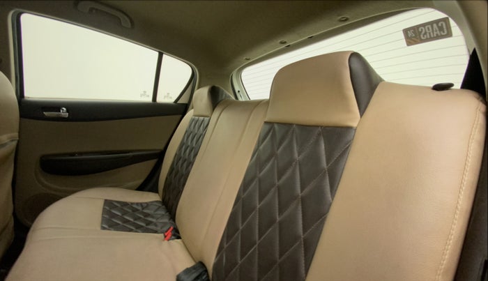 2011 Hyundai i20 MAGNA (O) 1.2, Petrol, Manual, 41,393 km, Right Side Rear Door Cabin