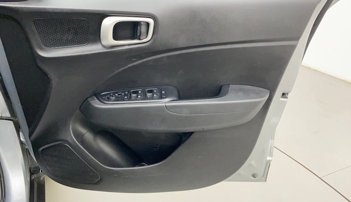 2020 Hyundai VENUE S 1.2, Petrol, Manual, 15,694 km, Driver Side Door Panels Control