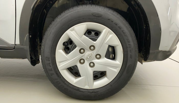 2020 Hyundai VENUE S 1.2, Petrol, Manual, 15,694 km, Right Front Wheel