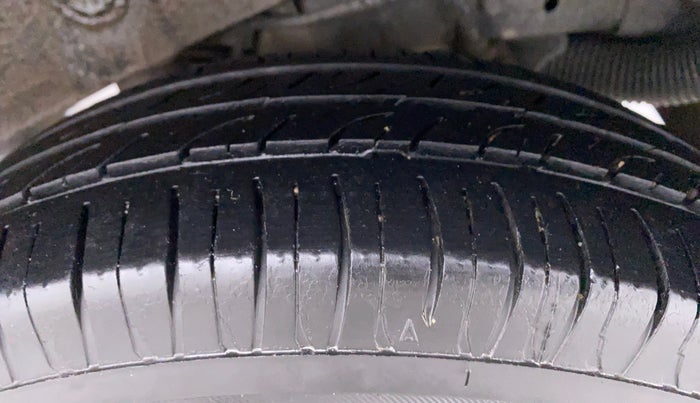 2011 Hyundai Santro Xing GLS, Petrol, Manual, 43,881 km, Left Rear Tyre Tread