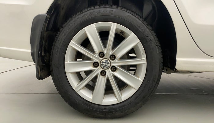 2016 Volkswagen Vento HIGHLINE PETROL AT, Petrol, Automatic, 73,736 km, Right Rear Wheel