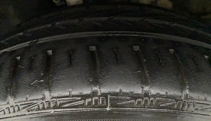 2016 Volkswagen Vento HIGHLINE PETROL AT, Petrol, Automatic, 73,736 km, Right Rear Tyre Tread