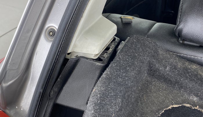 2014 Maruti Swift VXI, Petrol, Manual, 46,247 km, Dicky (Boot door) - Trim lock has minor damage