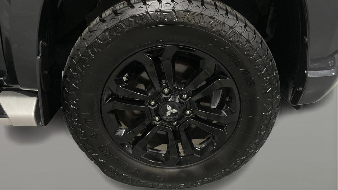 2021 Mitsubishi Triton Glx-r (4x4), Automatic, 81331 km, Right Front Wheel