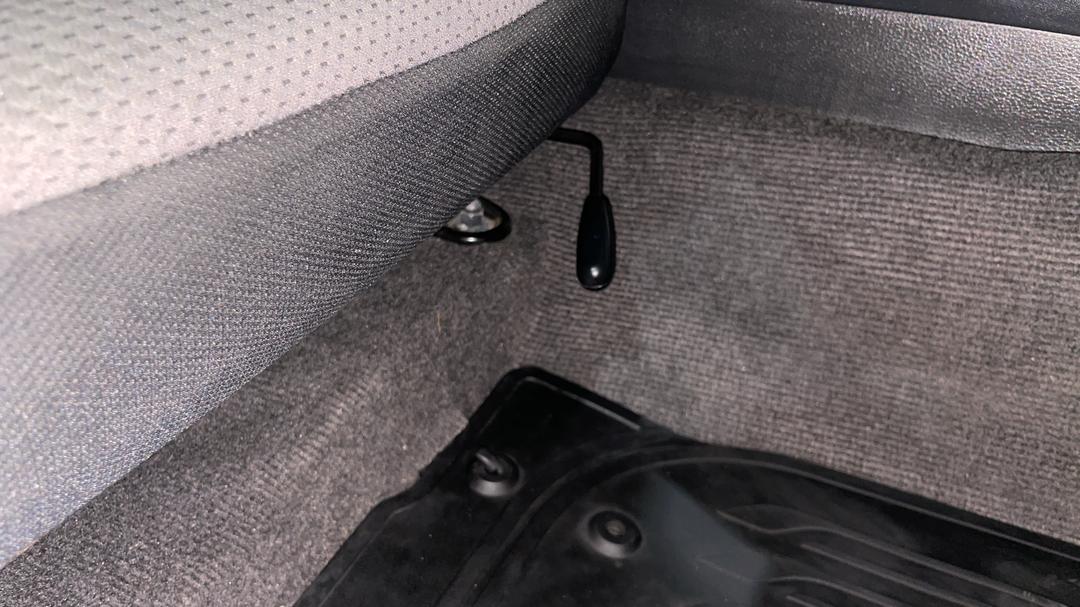 2021 Mitsubishi Triton Glx-r (4x4), Automatic, 81331 km, Drivers Side Adjustment Panel