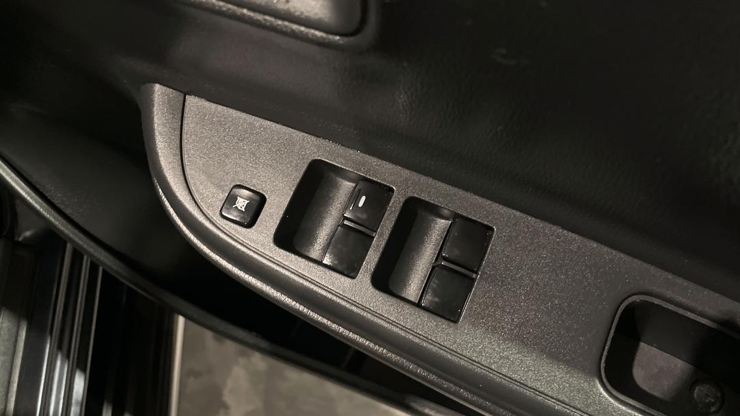2021 Mitsubishi Triton Glx-r (4x4), Automatic, 81331 km, Drivers Side Door Panel Controls