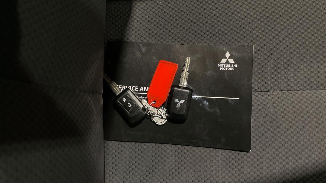 2021 Mitsubishi Triton Glx-r (4x4), Automatic, 81331 km, Key Close-up