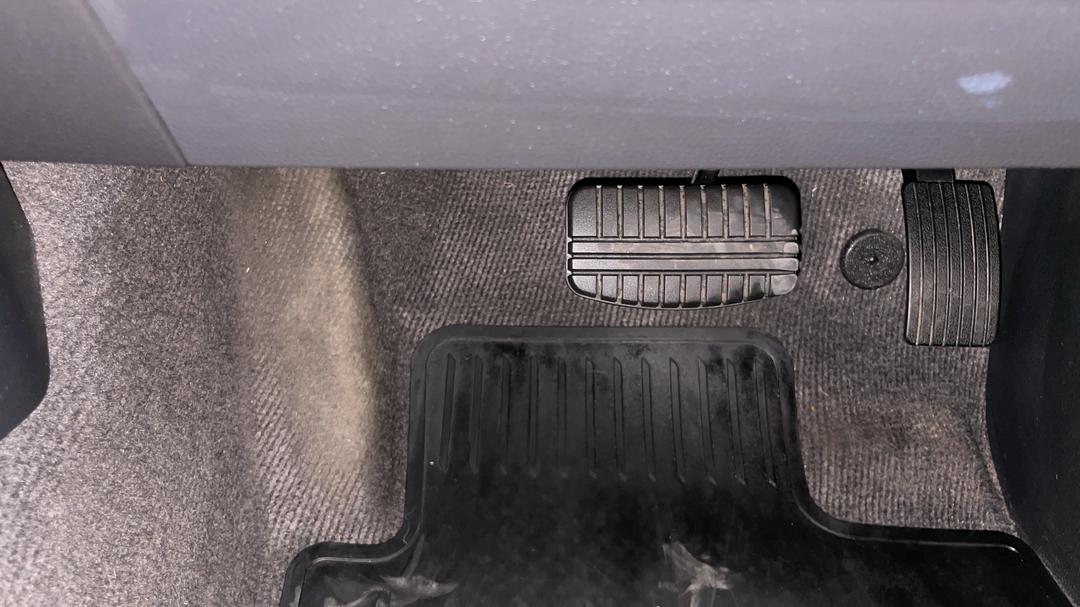 2021 Mitsubishi Triton Glx-r (4x4), Automatic, 81331 km, Pedals and Footmat