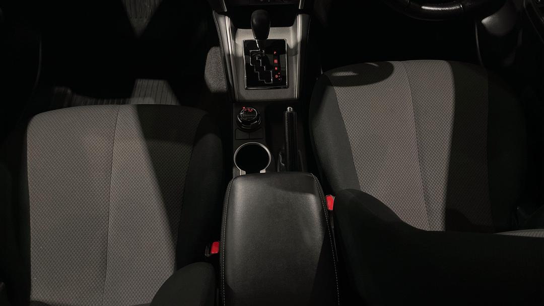 2021 Mitsubishi Triton Glx-r (4x4), Automatic, 81331 km, Center Console