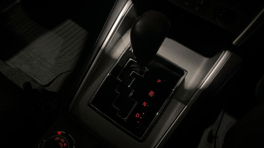 2021 Mitsubishi Triton Glx-r (4x4), Automatic, 81331 km, Gear Lever 