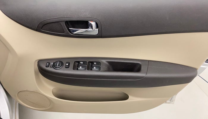 2013 Hyundai i20 ASTA 1.2, Petrol, Manual, 21,809 km, Driver Side Door Panels Control