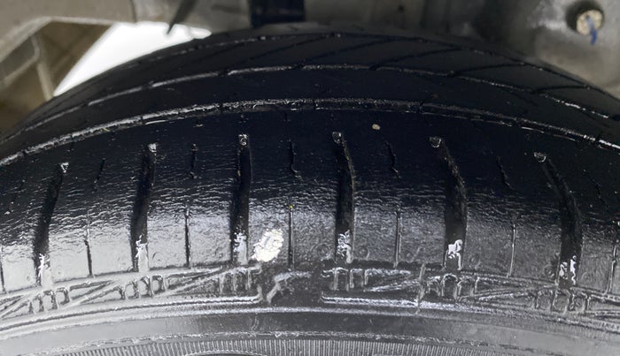 2017 Hyundai Eon MAGNA PLUS, Petrol, Manual, 36,516 km, Right Rear Tyre Tread
