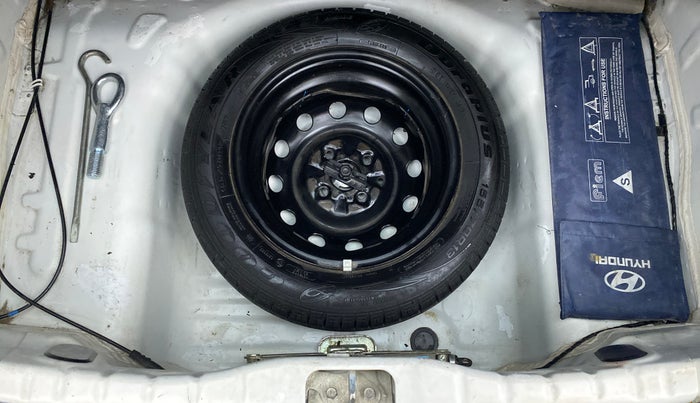 2017 Hyundai Eon MAGNA PLUS, Petrol, Manual, 36,516 km, Spare Tyre
