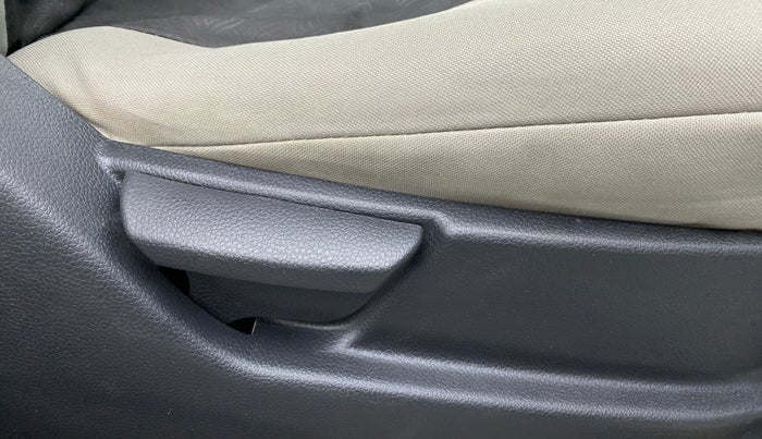 2017 Hyundai Eon MAGNA PLUS, Petrol, Manual, 36,516 km, Driver Side Adjustment Panel