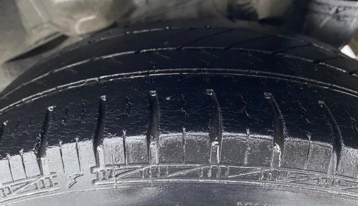 2017 Hyundai Eon MAGNA PLUS, Petrol, Manual, 36,516 km, Left Rear Tyre Tread