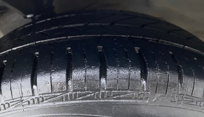 2017 Hyundai Eon MAGNA PLUS, Petrol, Manual, 36,516 km, Left Front Tyre Tread