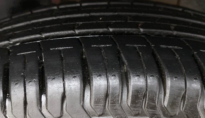 2020 Tata ALTROZ XE RHYTM, Petrol, Manual, 10,361 km, Left Front Tyre Tread