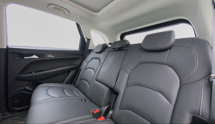 2019 MG HECTOR SHARP DCT PETROL, Petrol, Automatic, 7,432 km, Right Side Rear Door Cabin