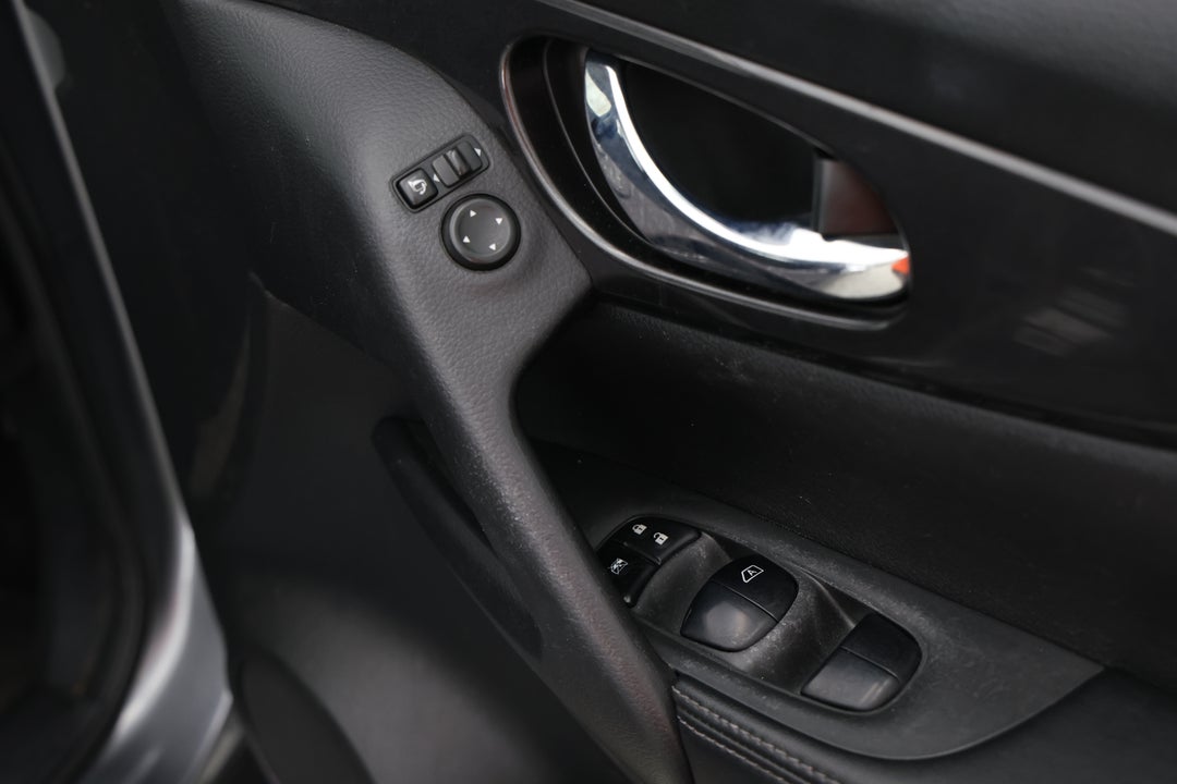 2018 Nissan X-trail St (4WD), Automatic, 138364 km, Drivers Side Door Panel Controls