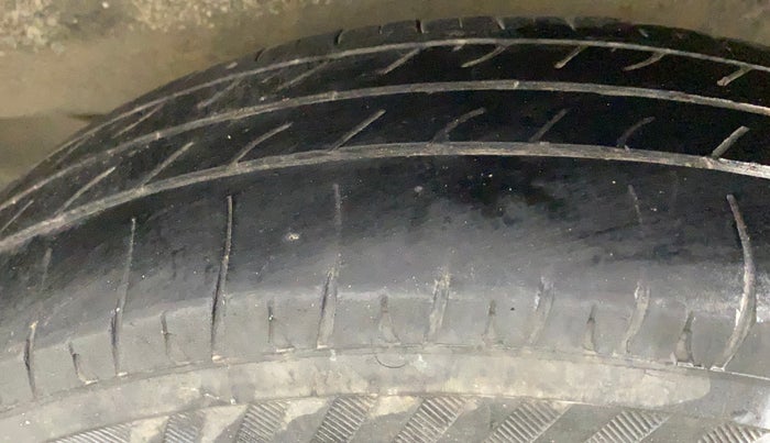 2017 Maruti Wagon R 1.0 LXI CNG, CNG, Manual, 71,906 km, Left Rear Tyre Tread