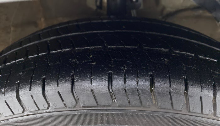 2018 Maruti Swift VXI, Petrol, Manual, 36,448 km, Right Front Tyre Tread