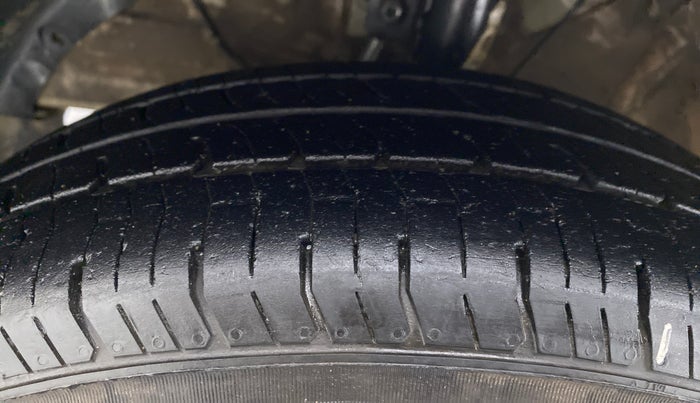 2018 Maruti Swift VXI, Petrol, Manual, 36,448 km, Left Front Tyre Tread