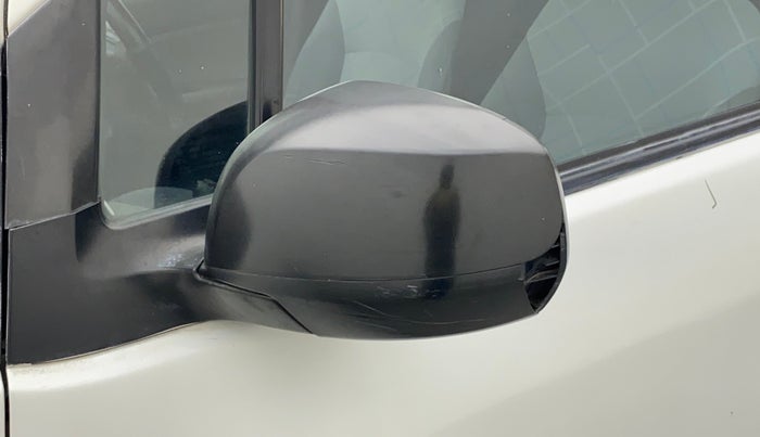 2012 Maruti Ritz LXI, Petrol, Manual, 1,21,307 km, Left rear-view mirror - Cover has minor damage