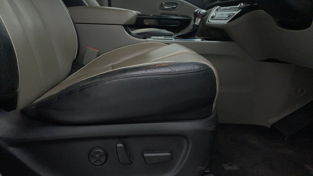 2019 Kia Carnival Platinum, Automatic, 133155 km, Drivers Side Adjustment Panel