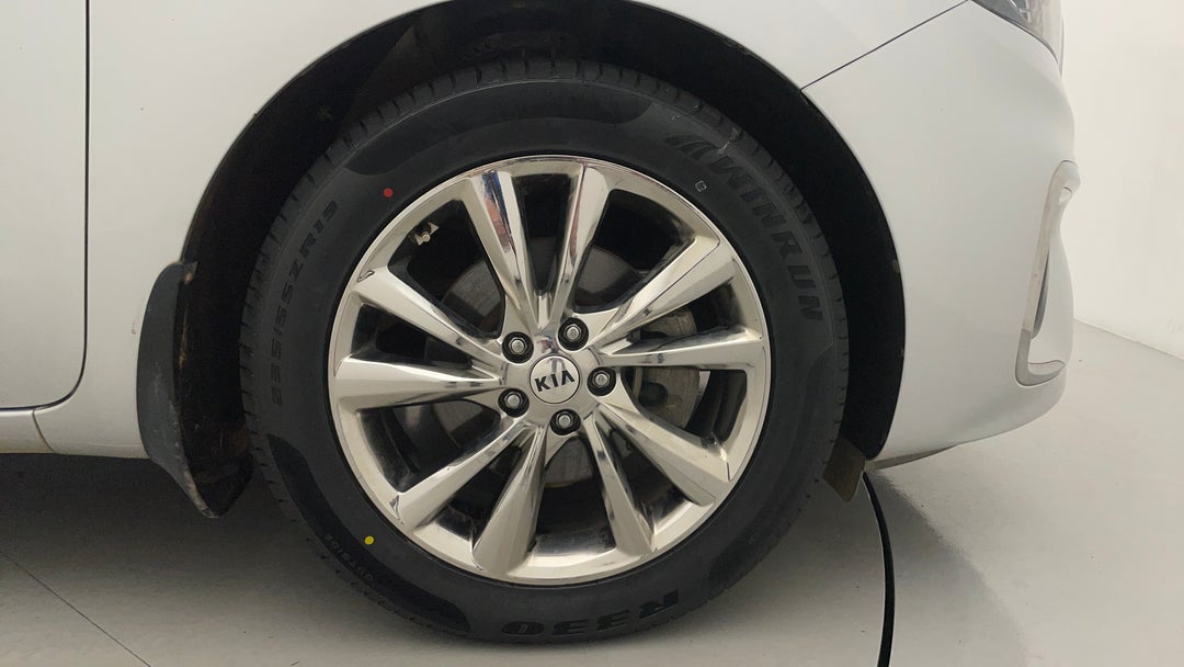 2019 Kia Carnival Platinum, Automatic, 133155 km, Right Front Wheel