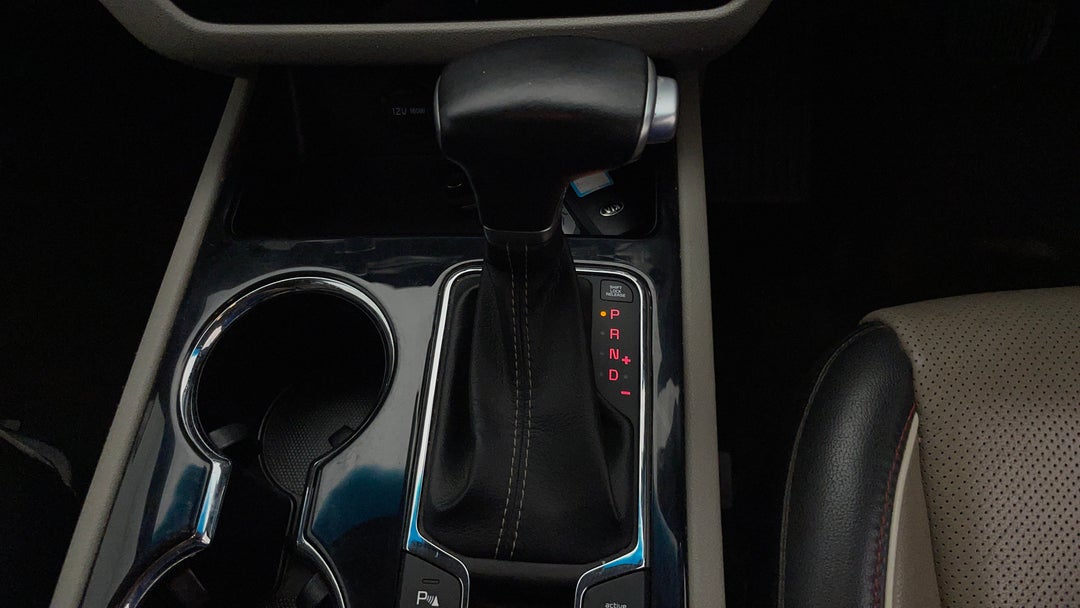 2019 Kia Carnival Platinum, Automatic, 133155 km, Gear Lever 