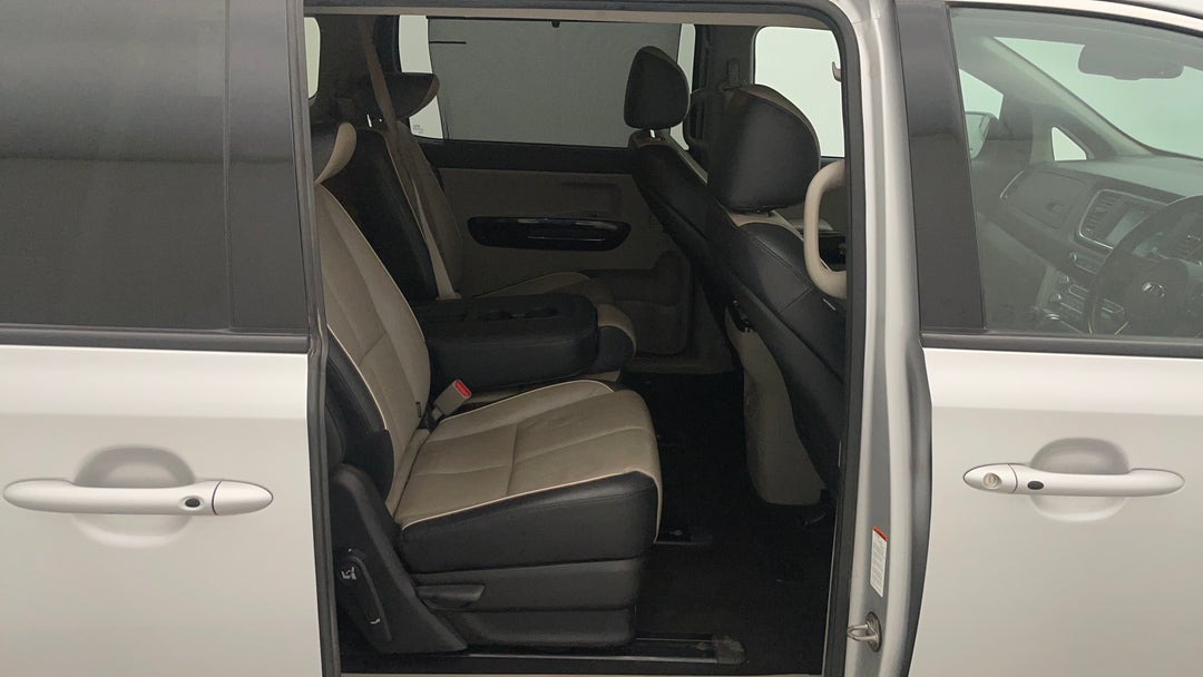 2019 Kia Carnival Platinum, Automatic, 133155 km, Right Side Rear Door Cabin View