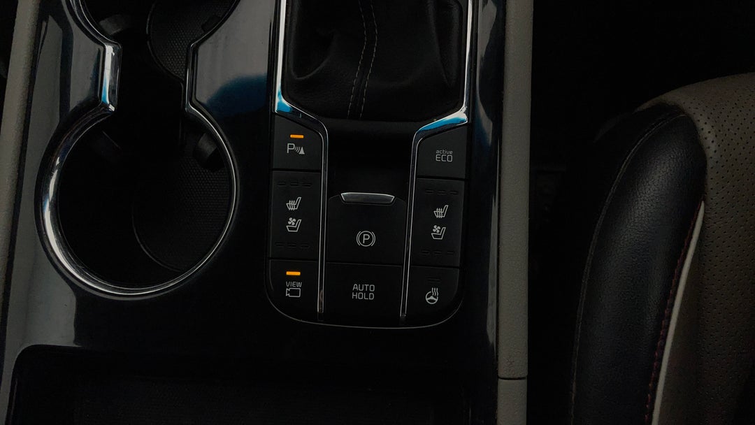 2019 Kia Carnival Platinum, Automatic, 133155 km, Handbrake