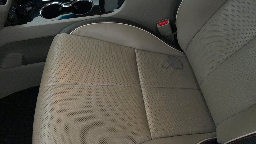 2019 Kia Carnival Platinum, Automatic, 133155 km, Seats Front LHS Stain