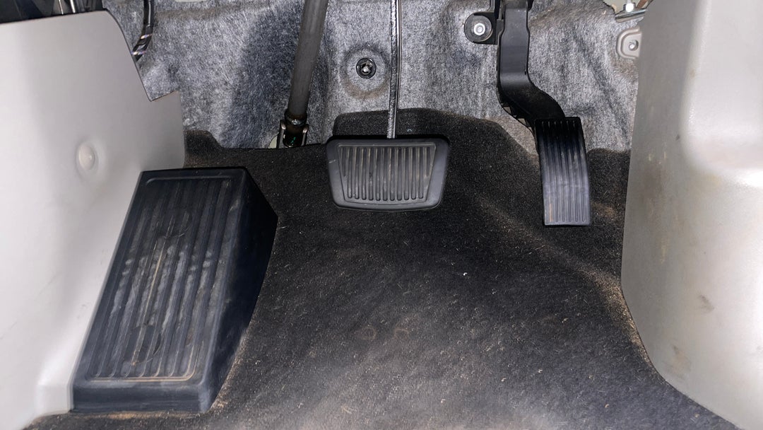 2019 Kia Carnival Platinum, Automatic, 133155 km, Pedals and Footmat