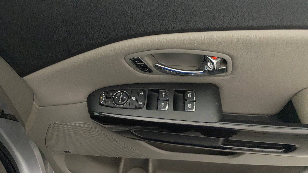 2019 Kia Carnival Platinum, Automatic, 133155 km, Drivers Side Door Panel Controls
