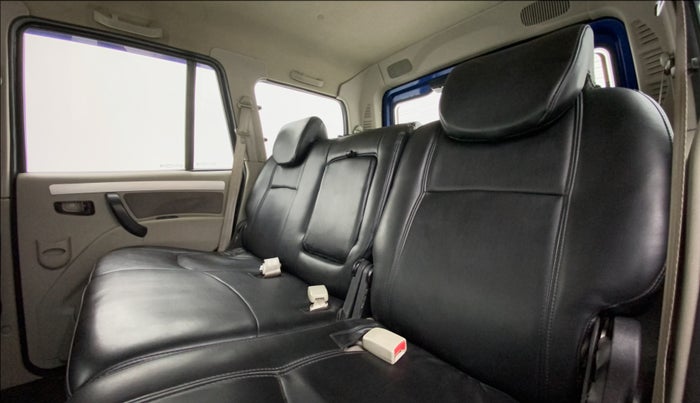 2014 Mahindra Scorpio S10, Diesel, Manual, 52,627 km, Right Side Rear Door Cabin