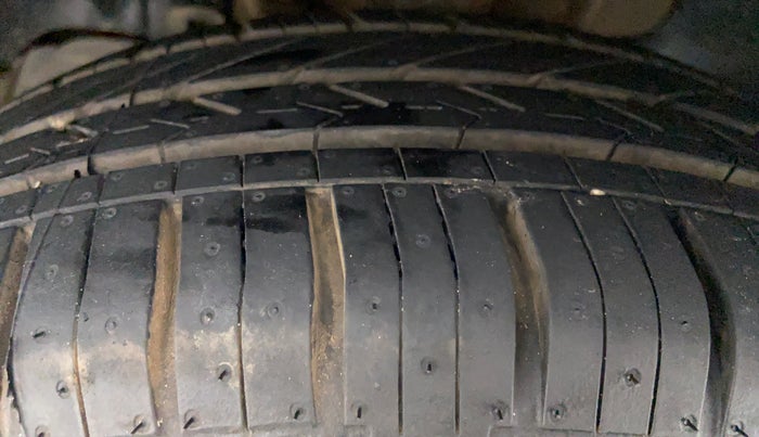 2016 Tata Tiago XT 1.2 REVOTRON, Petrol, Manual, 1,26,689 km, Left Front Tyre Tread