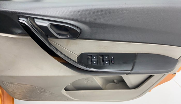 2016 Tata Tiago XT 1.2 REVOTRON, Petrol, Manual, 1,26,689 km, Driver side door control panel