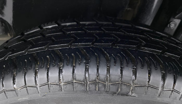 2017 Maruti Swift VXI O, Petrol, Manual, 42,828 km, Left Rear Tyre Tread