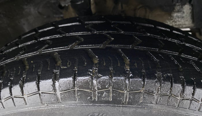 2017 Maruti Swift VXI O, Petrol, Manual, 42,828 km, Right Front Tyre Tread