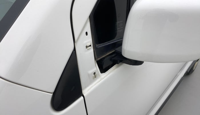 2015 Maruti Wagon R 1.0 VXI, Petrol, Manual, 46,090 km, Left rear-view mirror - Cover has minor damage