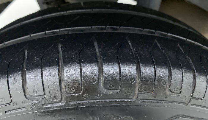 2015 Hyundai Eon MAGNA PLUS, Petrol, Manual, 78,282 km, Right Rear Tyre Tread