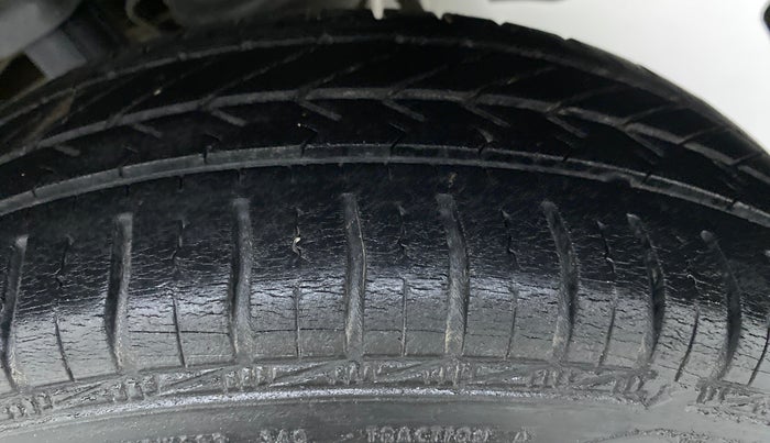 2015 Hyundai Eon MAGNA PLUS, Petrol, Manual, 78,282 km, Left Rear Tyre Tread