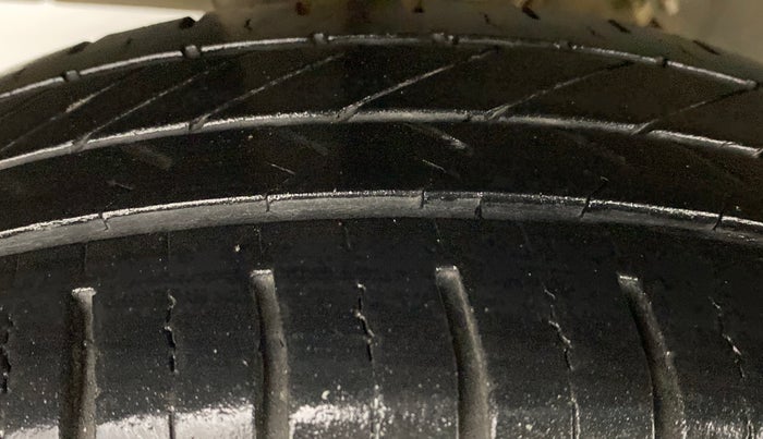2014 Datsun Go T, Petrol, Manual, 65,504 km, Right Rear Tyre Tread