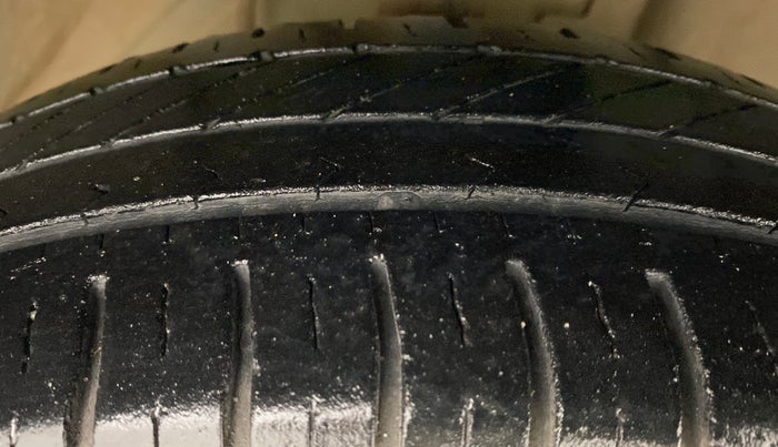 2014 Datsun Go T, Petrol, Manual, 65,504 km, Right Front Tyre Tread