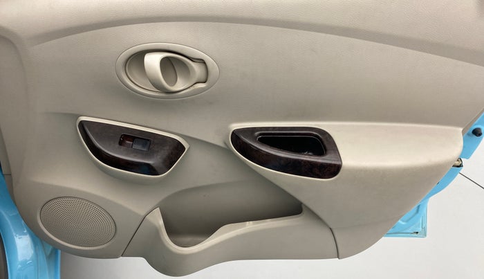 2014 Datsun Go T, Petrol, Manual, 65,504 km, Driver Side Door Panels Control