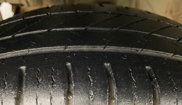 2014 Datsun Go T, Petrol, Manual, 65,504 km, Left Front Tyre Tread