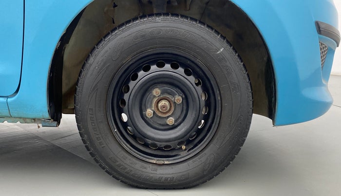 2014 Datsun Go T, Petrol, Manual, 65,504 km, Right Front Wheel